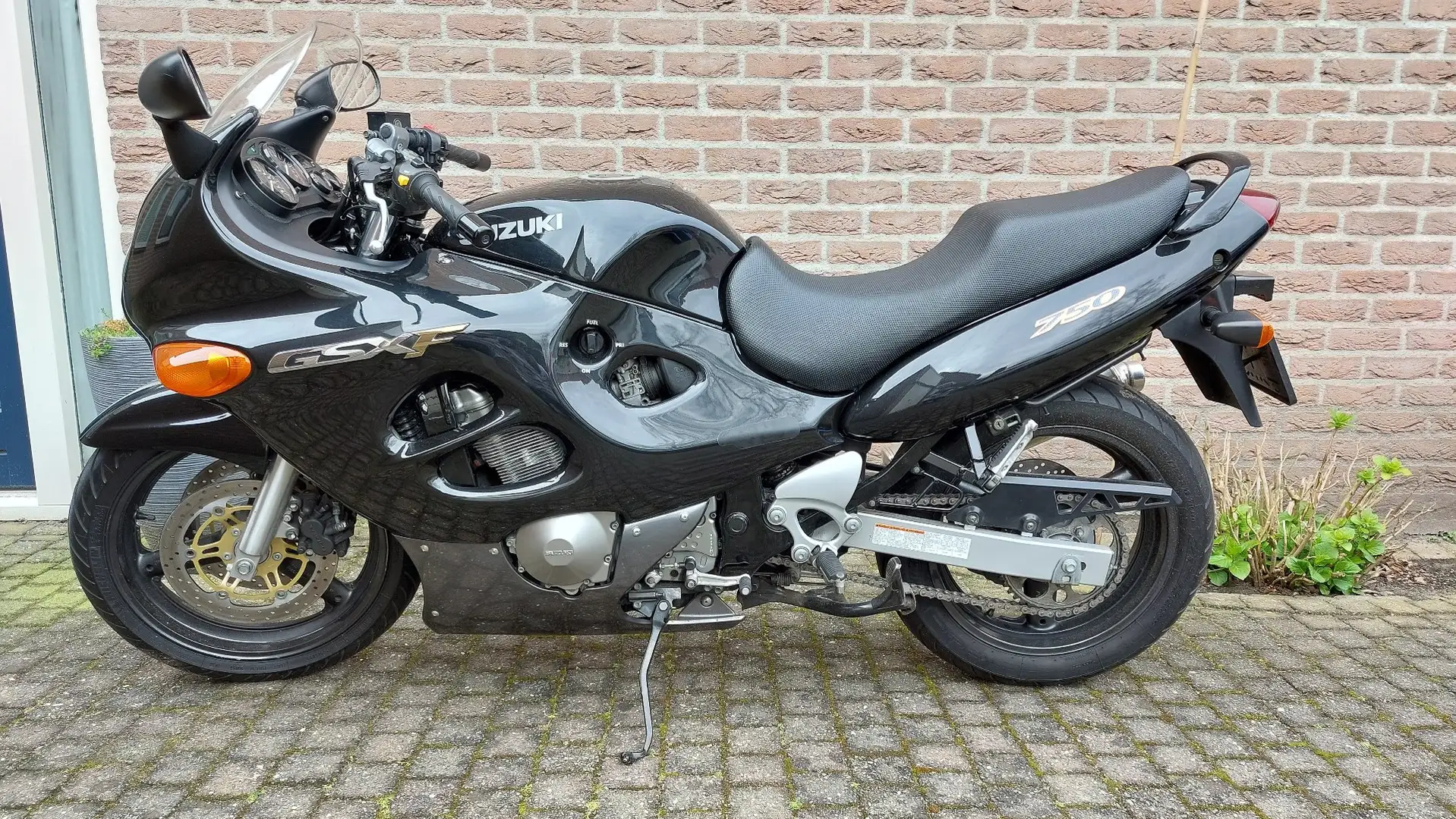 Suzuki GSX 750 F Zwart - 2