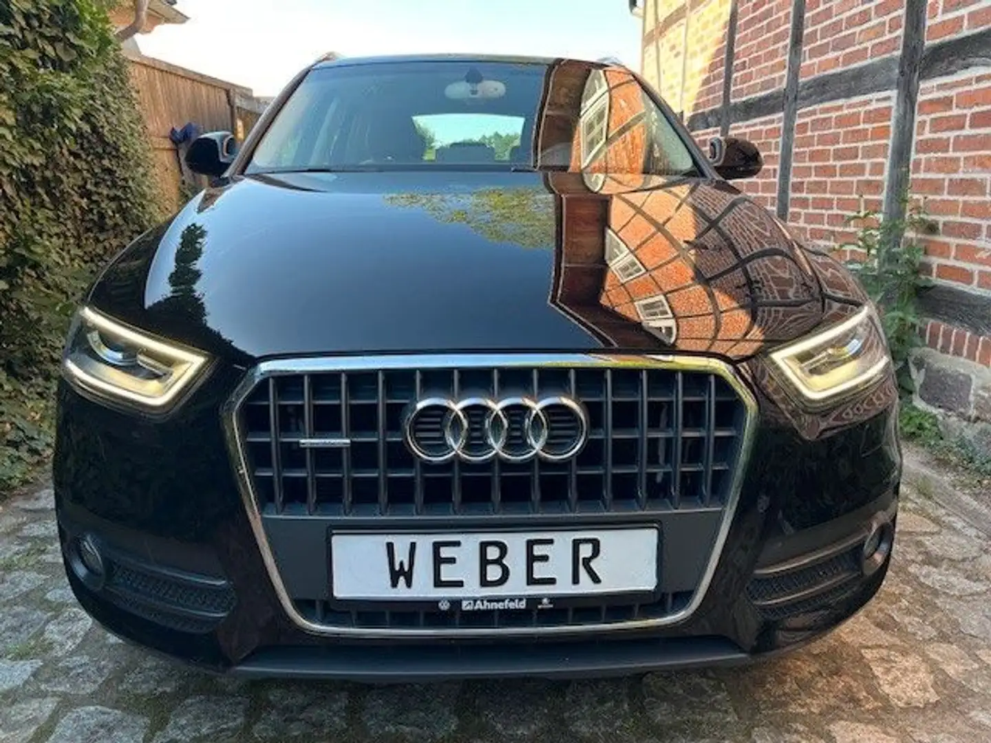 Audi Q3 2.0TFSI quattro/BiXe/LED/AHK/Shz/1.Hand/HUneu Schwarz - 2