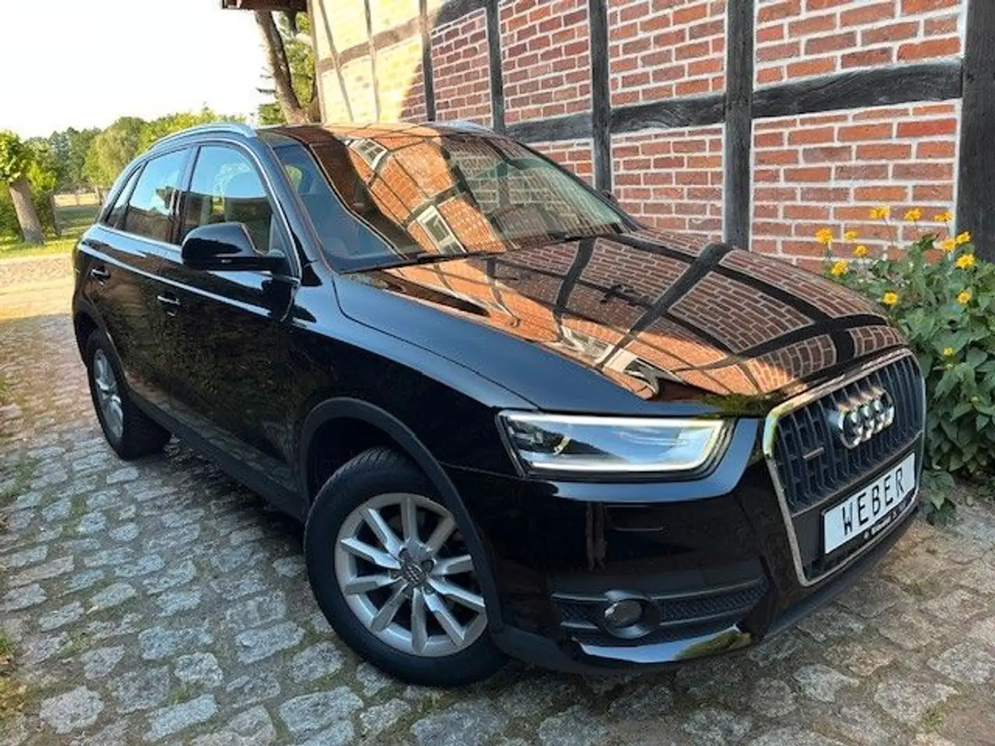 Audi Q3 2.0TFSI quattro/BiXe/LED/AHK/Shz/1.Hand/HUneu Schwarz - 1