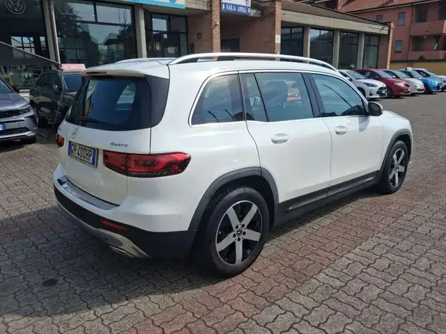 Mercedes-Benz GLB view 5