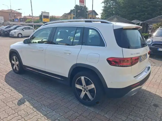 Mercedes-Benz GLB view 3