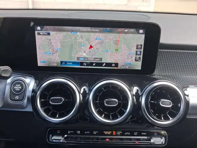 Mercedes-Benz GLB view 13