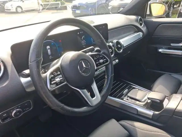 Mercedes-Benz GLB view 9