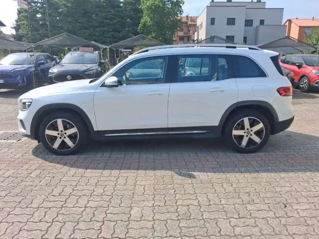 Mercedes-Benz GLB view 2