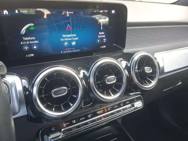 Mercedes-Benz GLB view 11