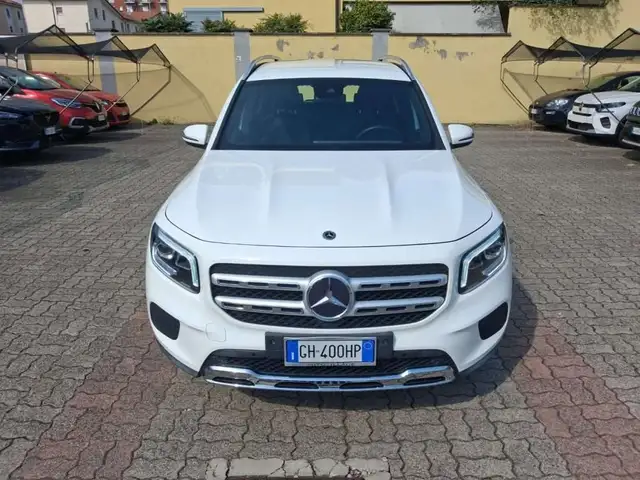 Mercedes-Benz GLB view 8