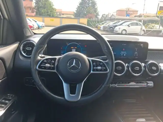 Mercedes-Benz GLB view 10