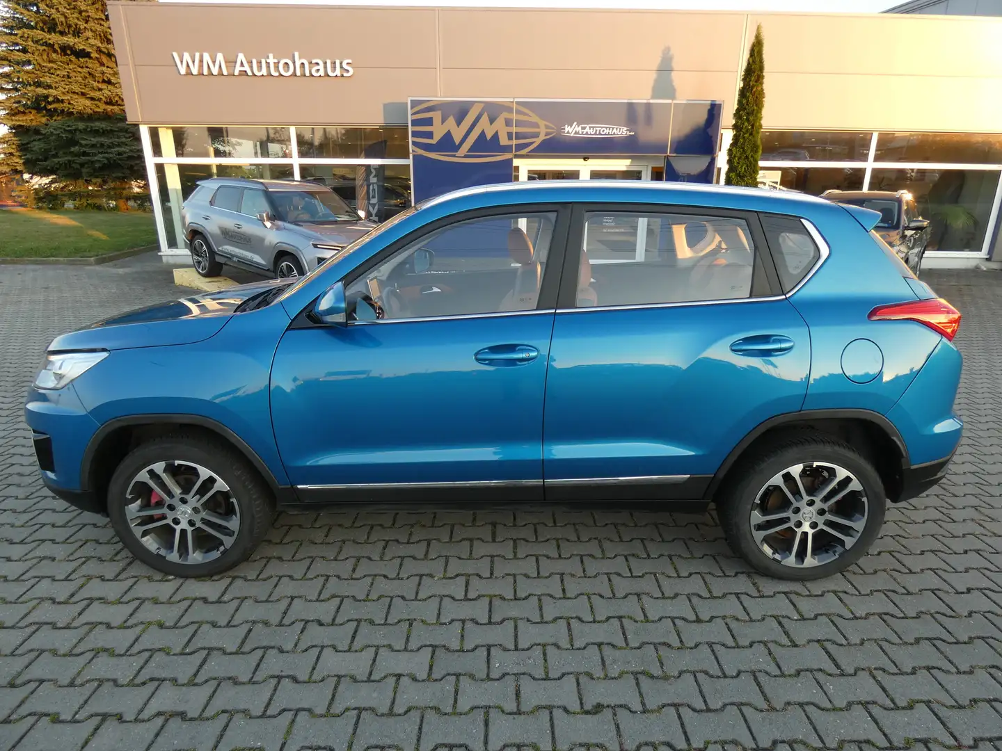 BAIC Senova X35 Luxury 1,5 Automatik, PDC, 17" Alu mit Allwetter Blau - 2