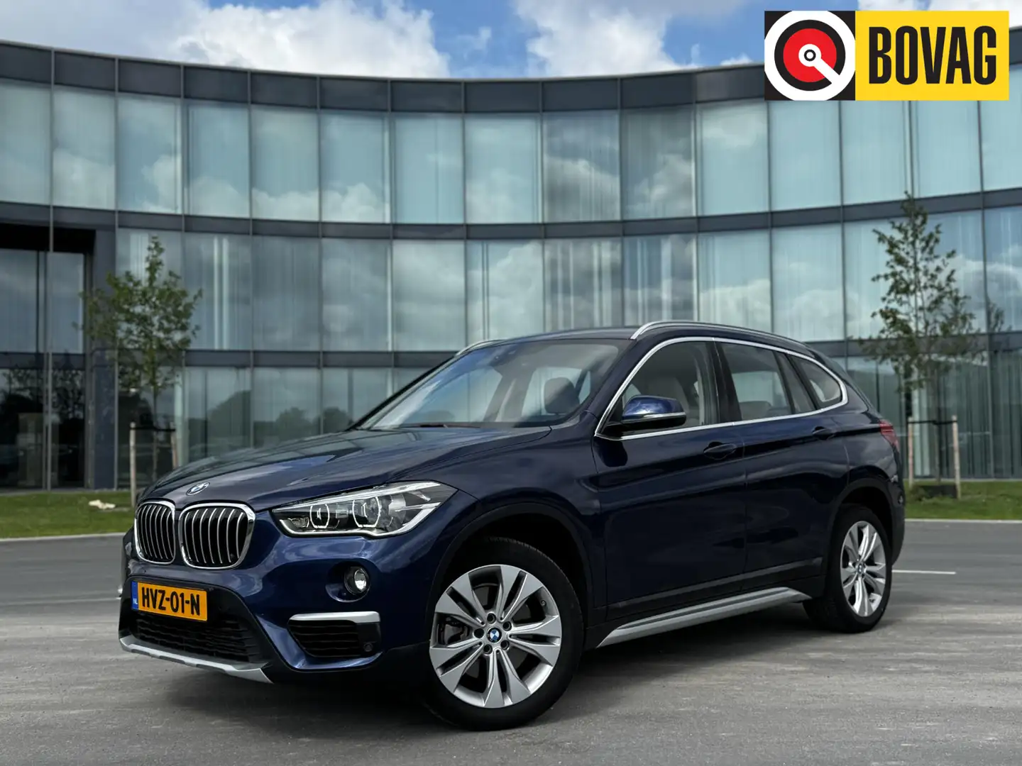BMW X1 sDrive20i High Executive Blau - 1