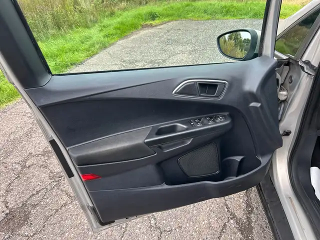 Ford B-Max view 12