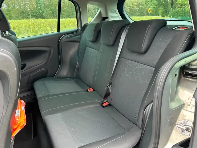 Ford B-Max view 16