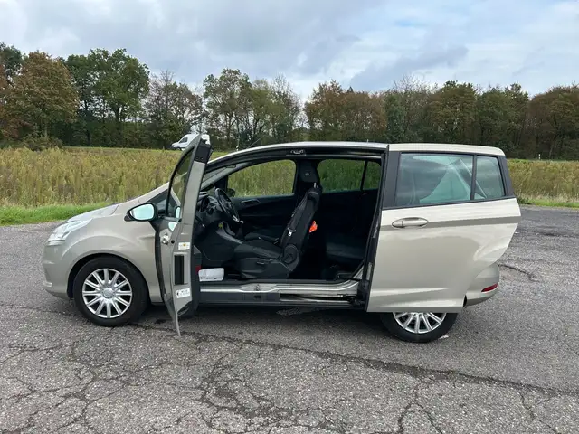 Ford B-Max view 17