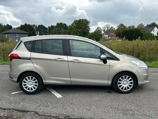 Ford B-Max view 6