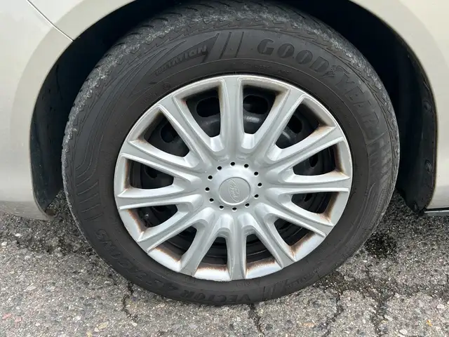 Ford B-Max view 9
