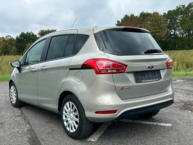 Ford B-Max view 3