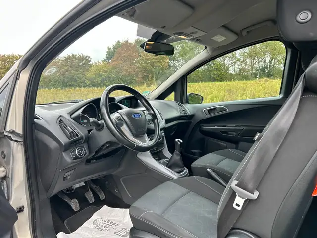 Ford B-Max view 11