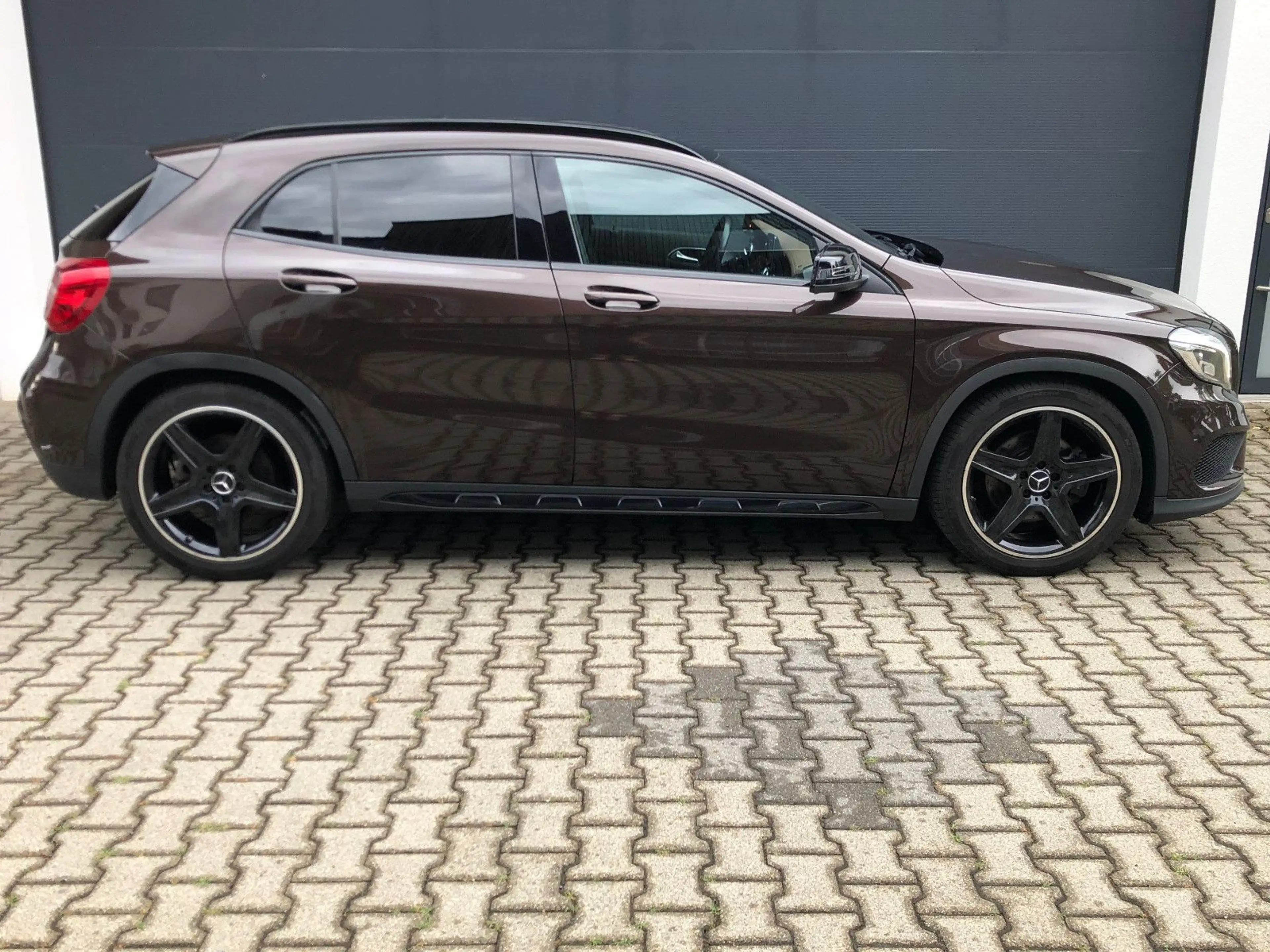 Mercedes-Benz GLA 220 d 4Matic AMG LED Navi Leder Kam Soundsy. — photo 4