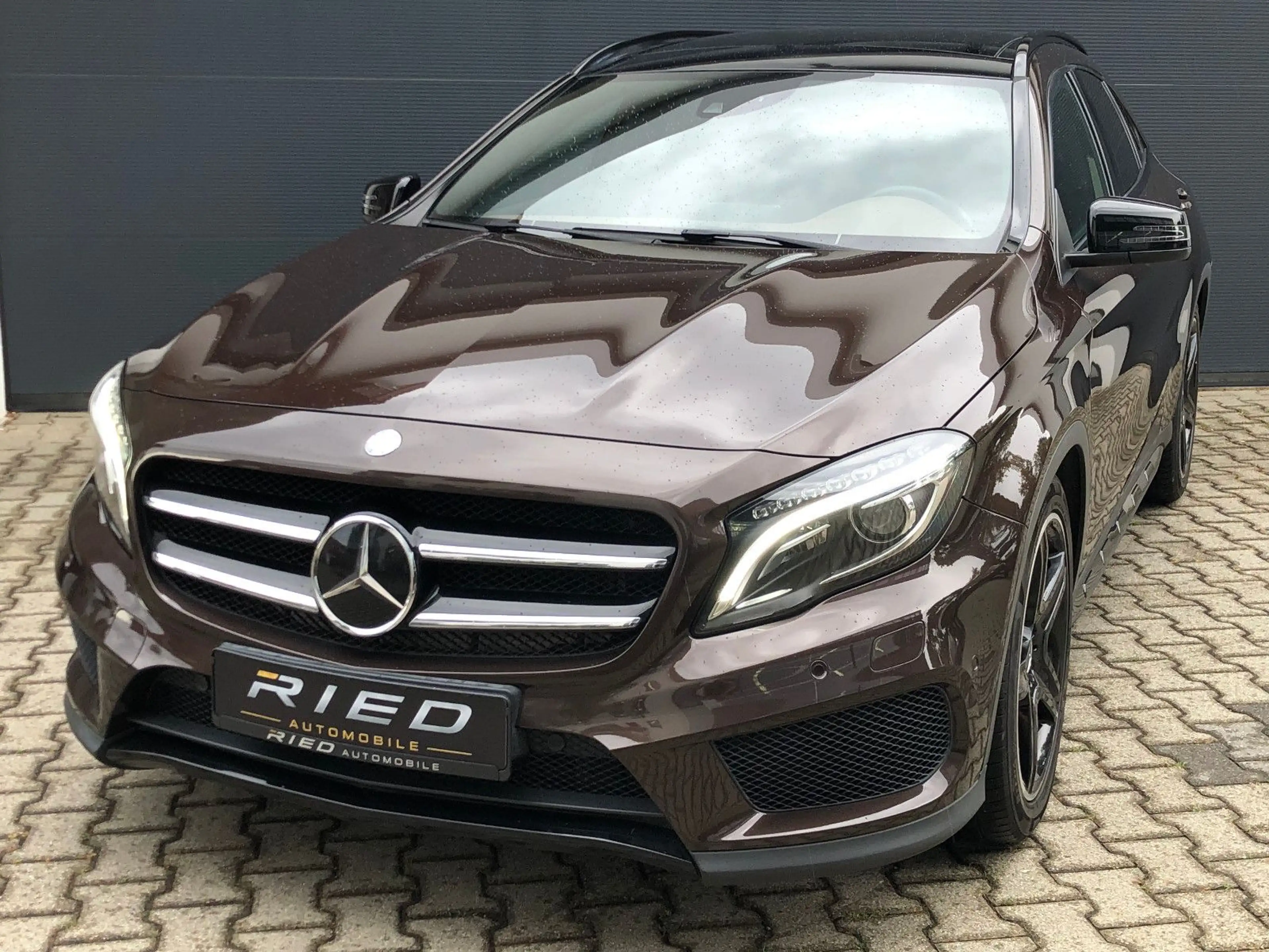 Mercedes-Benz GLA 220 d 4Matic AMG LED Navi Leder Kam Soundsy.
