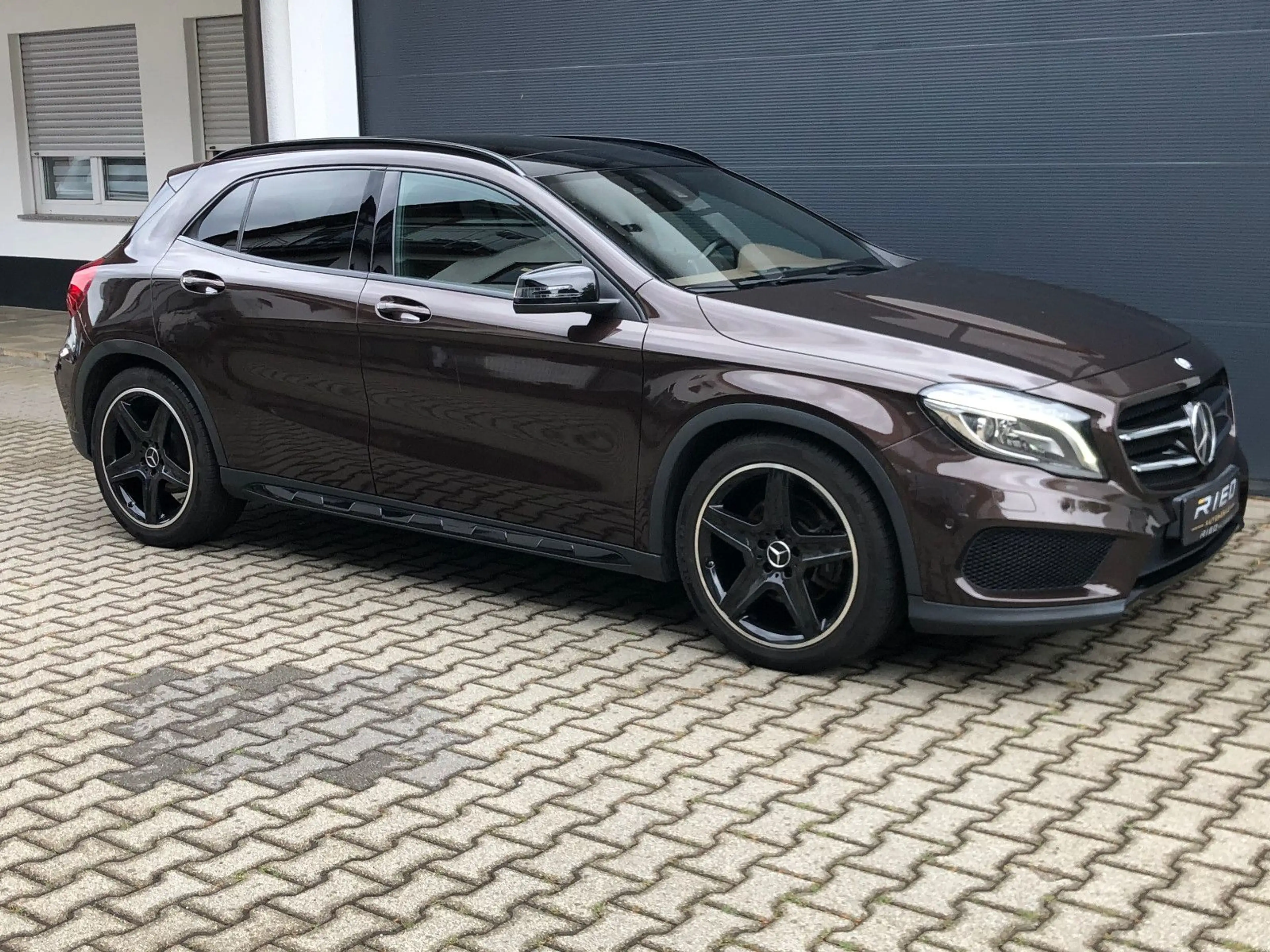 Mercedes-Benz GLA 220 d 4Matic AMG LED Navi Leder Kam Soundsy. — photo 3