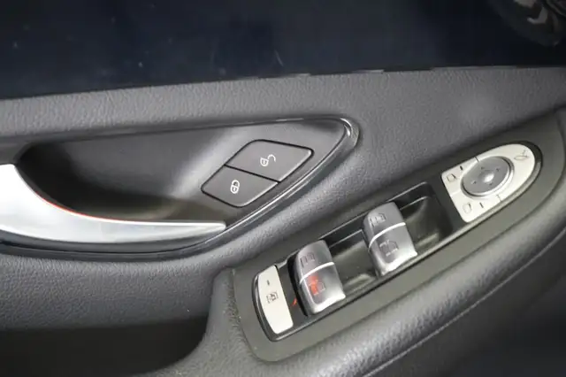 Mercedes-Benz GLC view 24