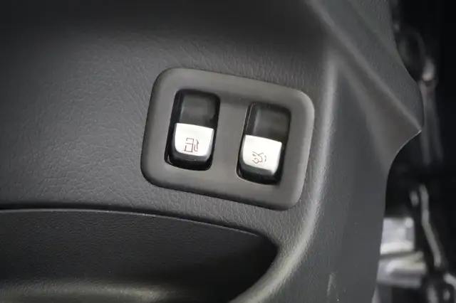 Mercedes-Benz GLC view 25