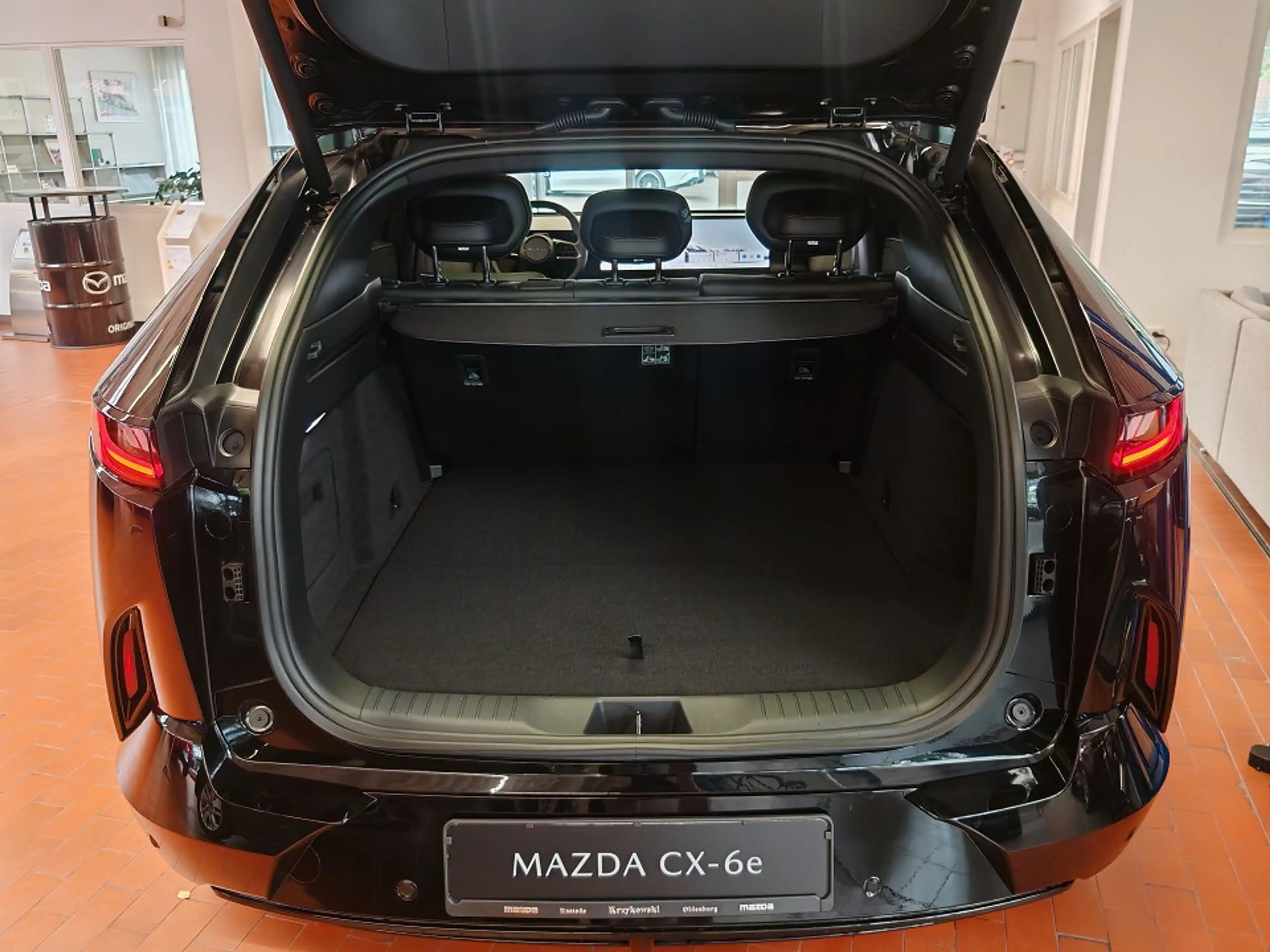 Mazda CX-6e EV 258ps — photo 8