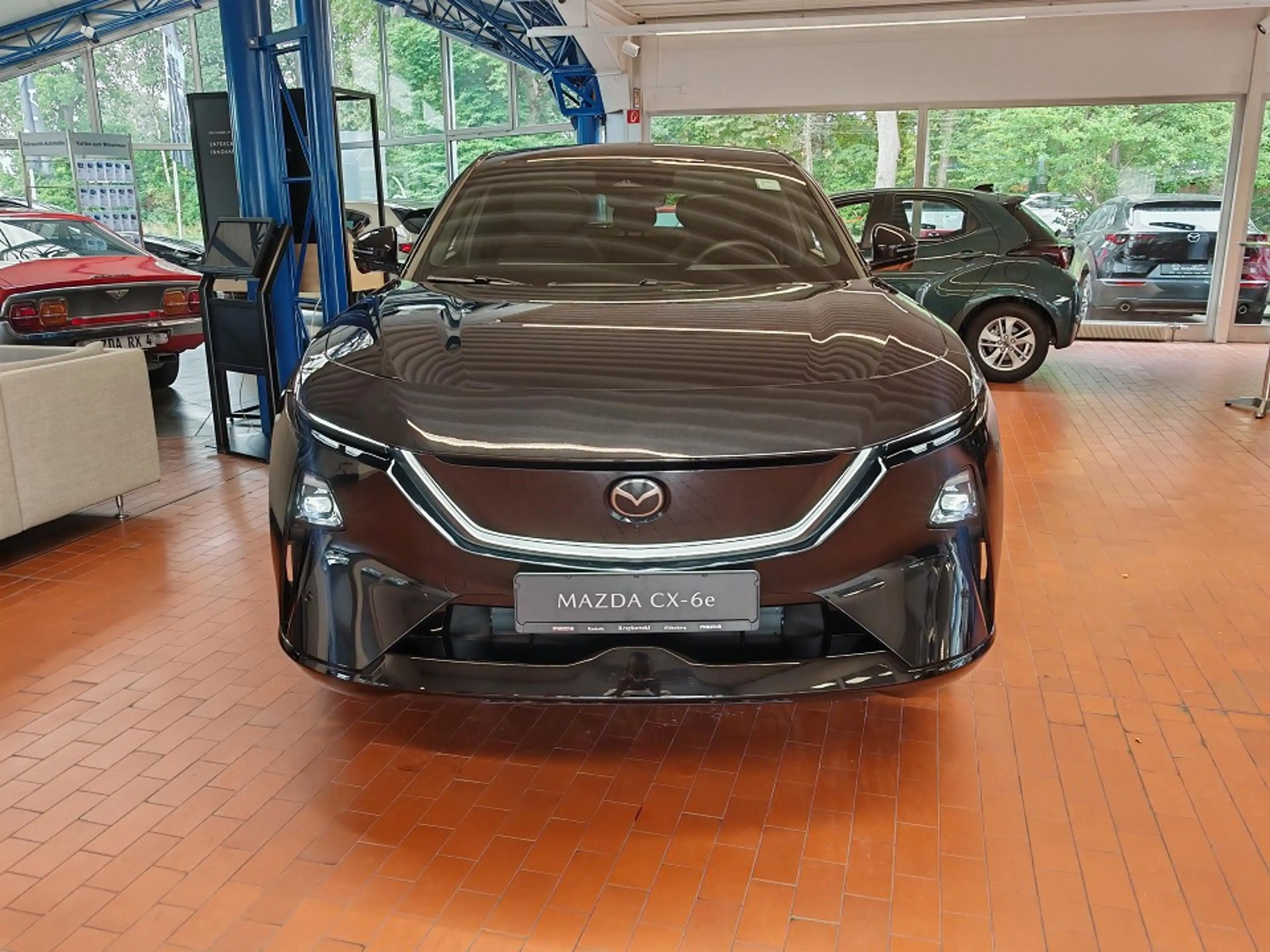 Mazda CX-6e EV 258ps — photo 2