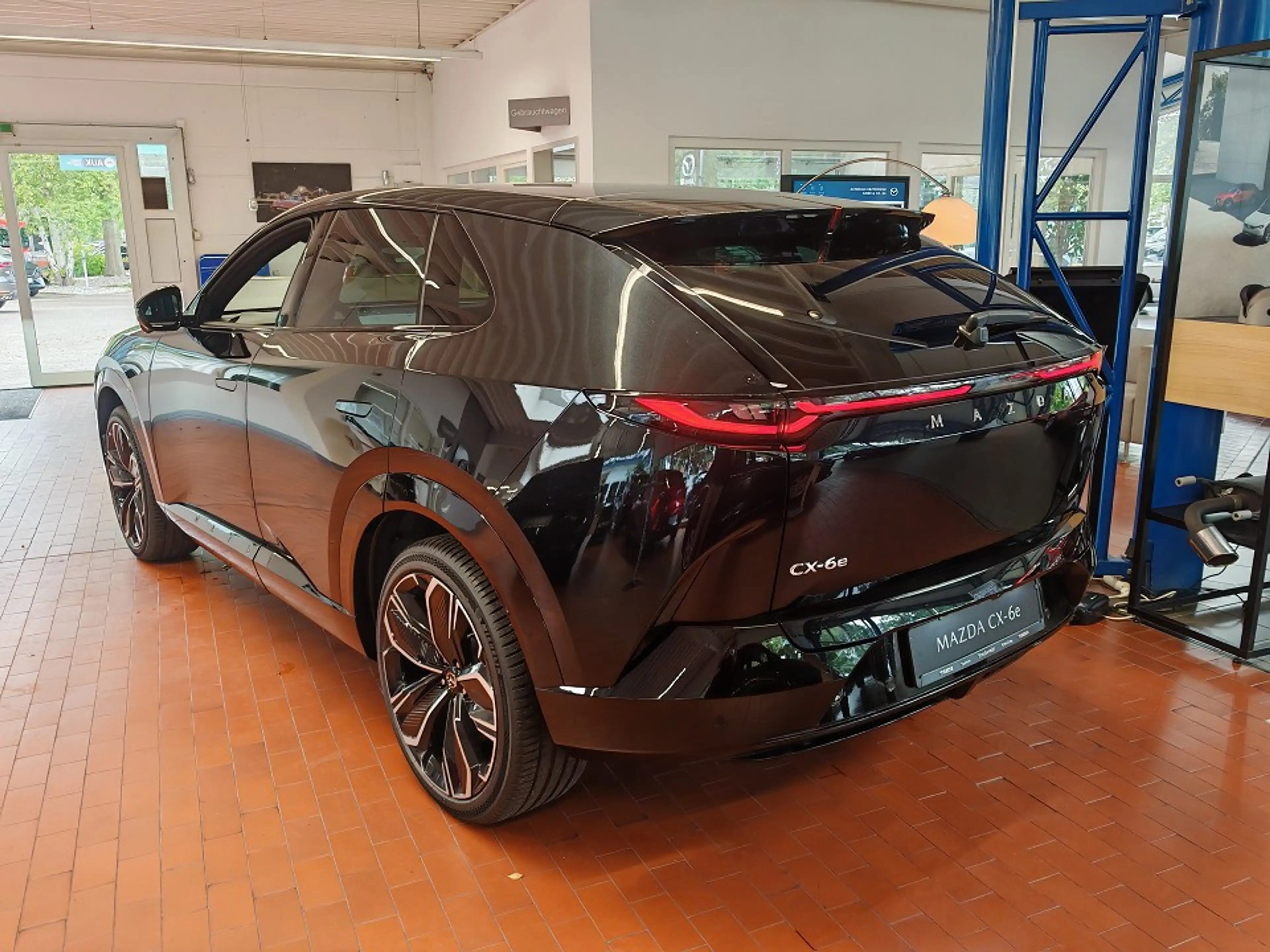 Mazda CX-6e EV 258ps — photo 11