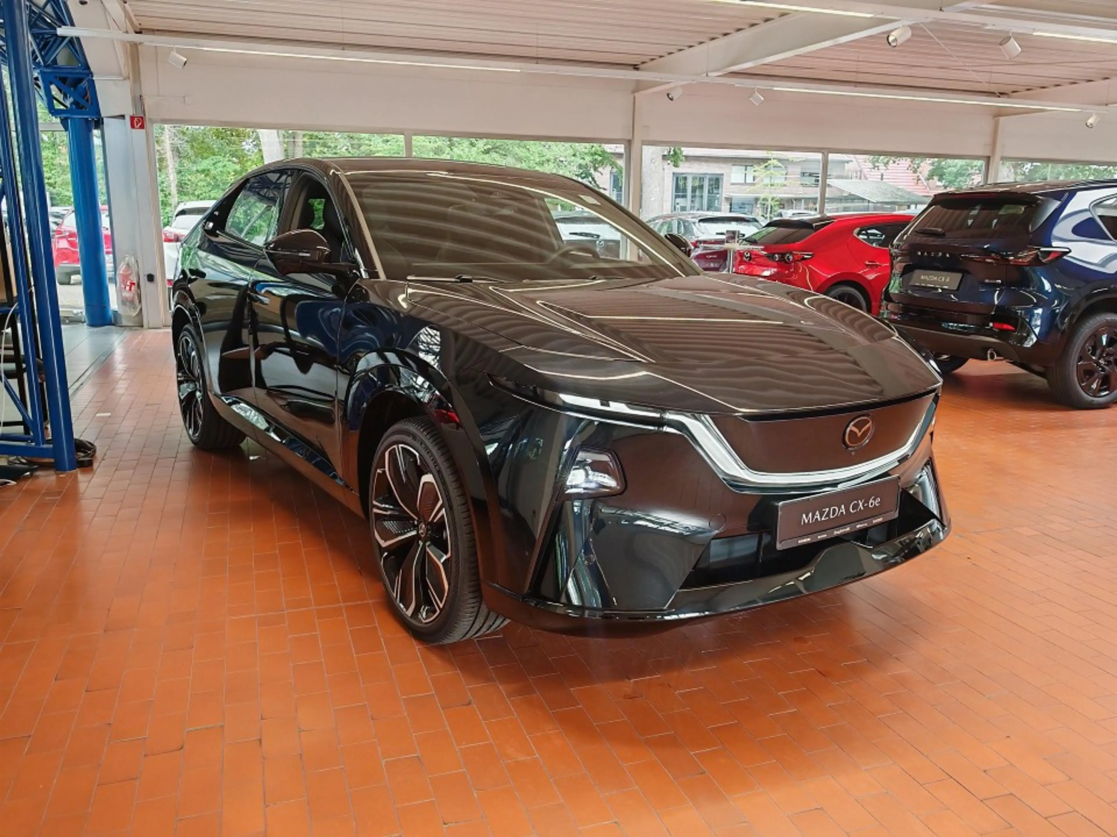 Mazda CX-6e EV 258ps — photo 3