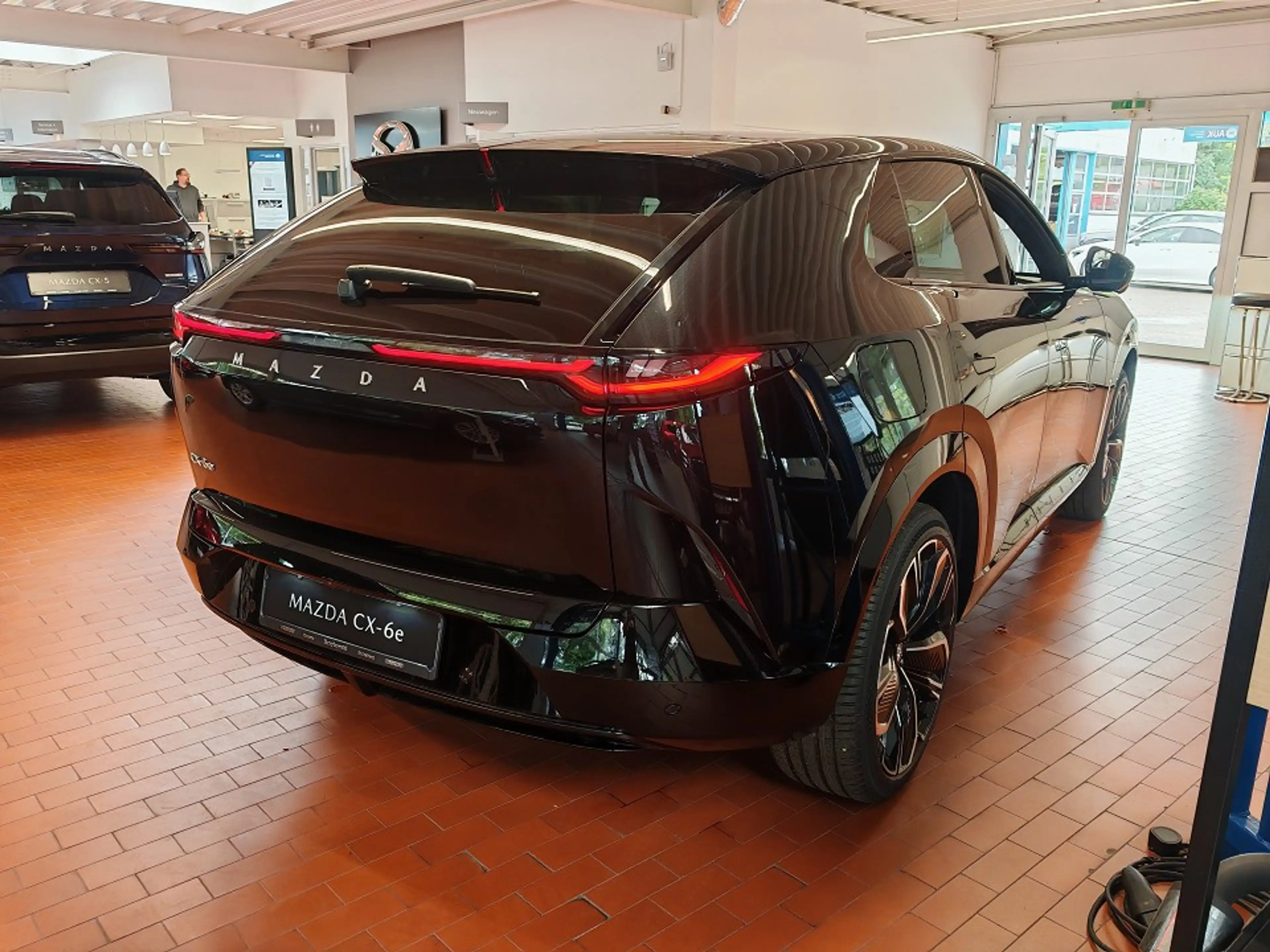 Mazda CX-6e EV 258ps — photo 6