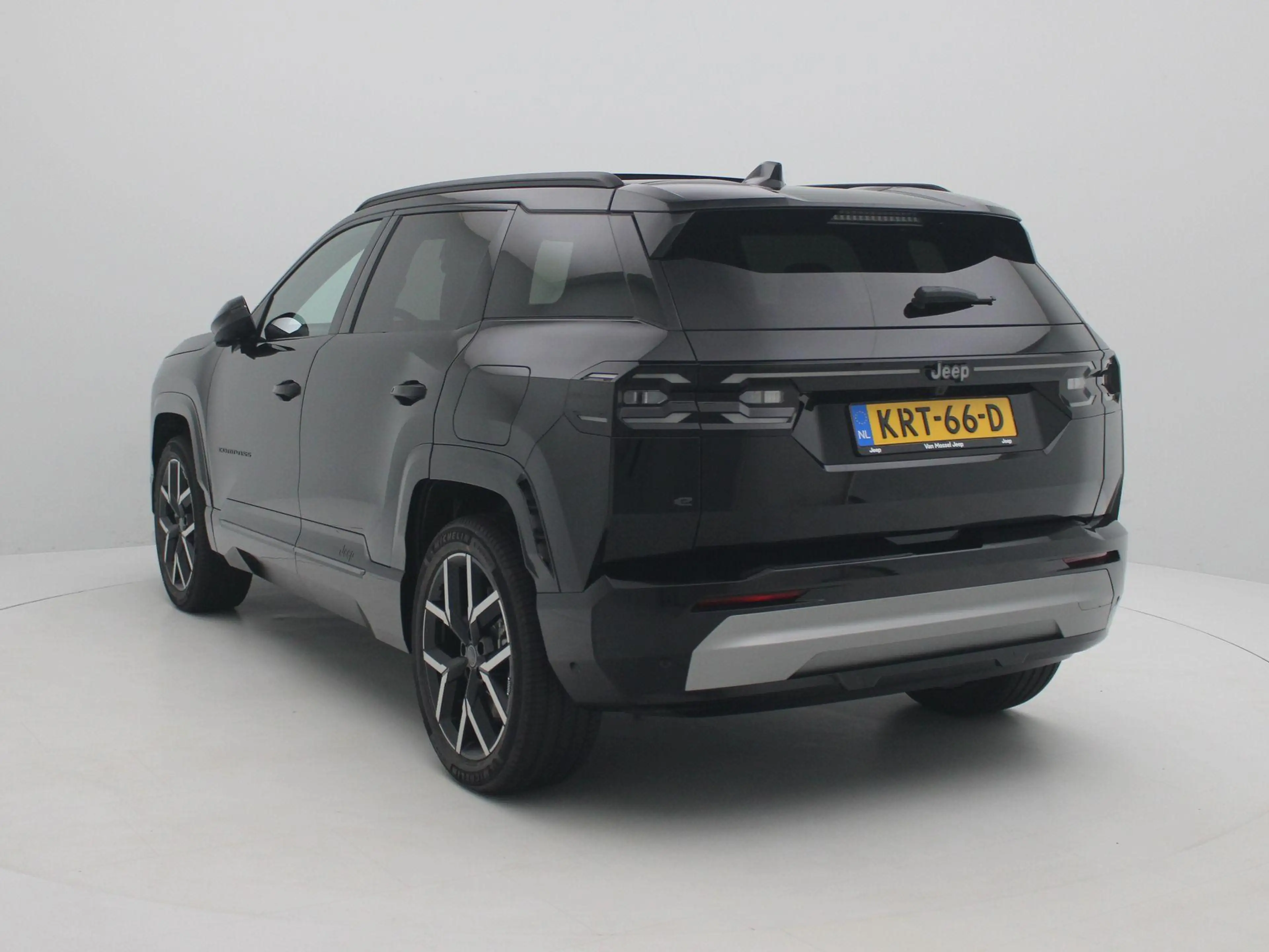 Jeep Compass Summit 74 kWh — photo 2