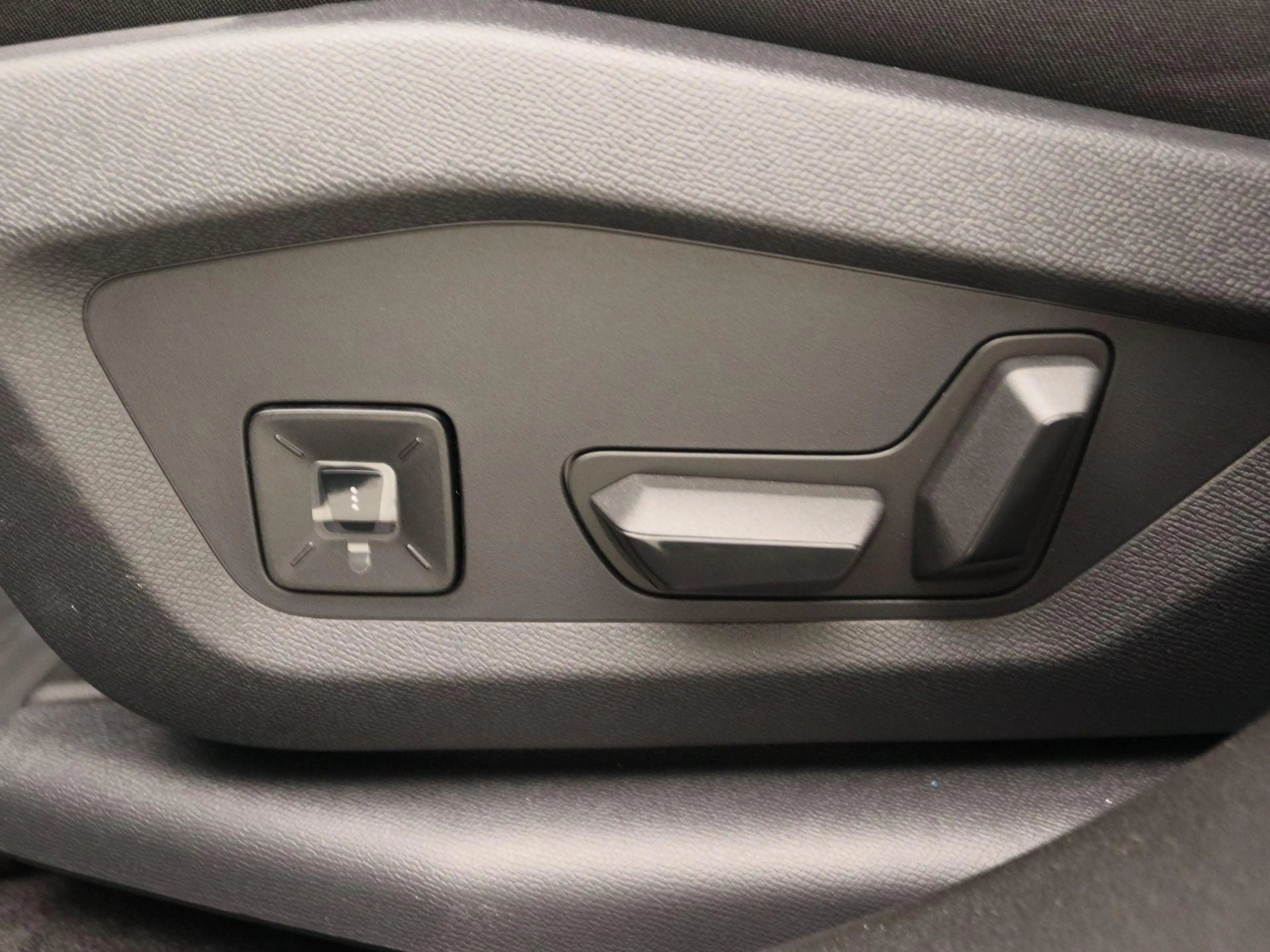Jeep Compass Summit 74 kWh — photo 12