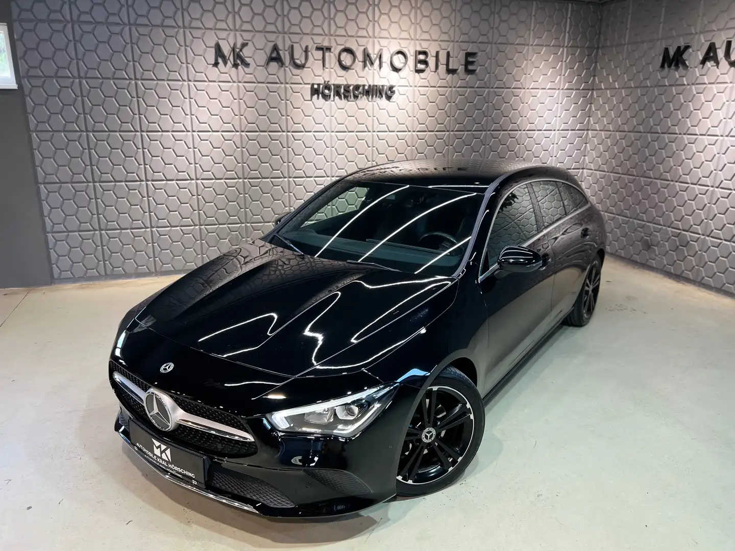 Mercedes-Benz CLA 180 Shooting Brake*RFK*LED*SITZHEIZUNG*KLIMA*TEMPOMAT*TEILLEDER* Schwarz - 2