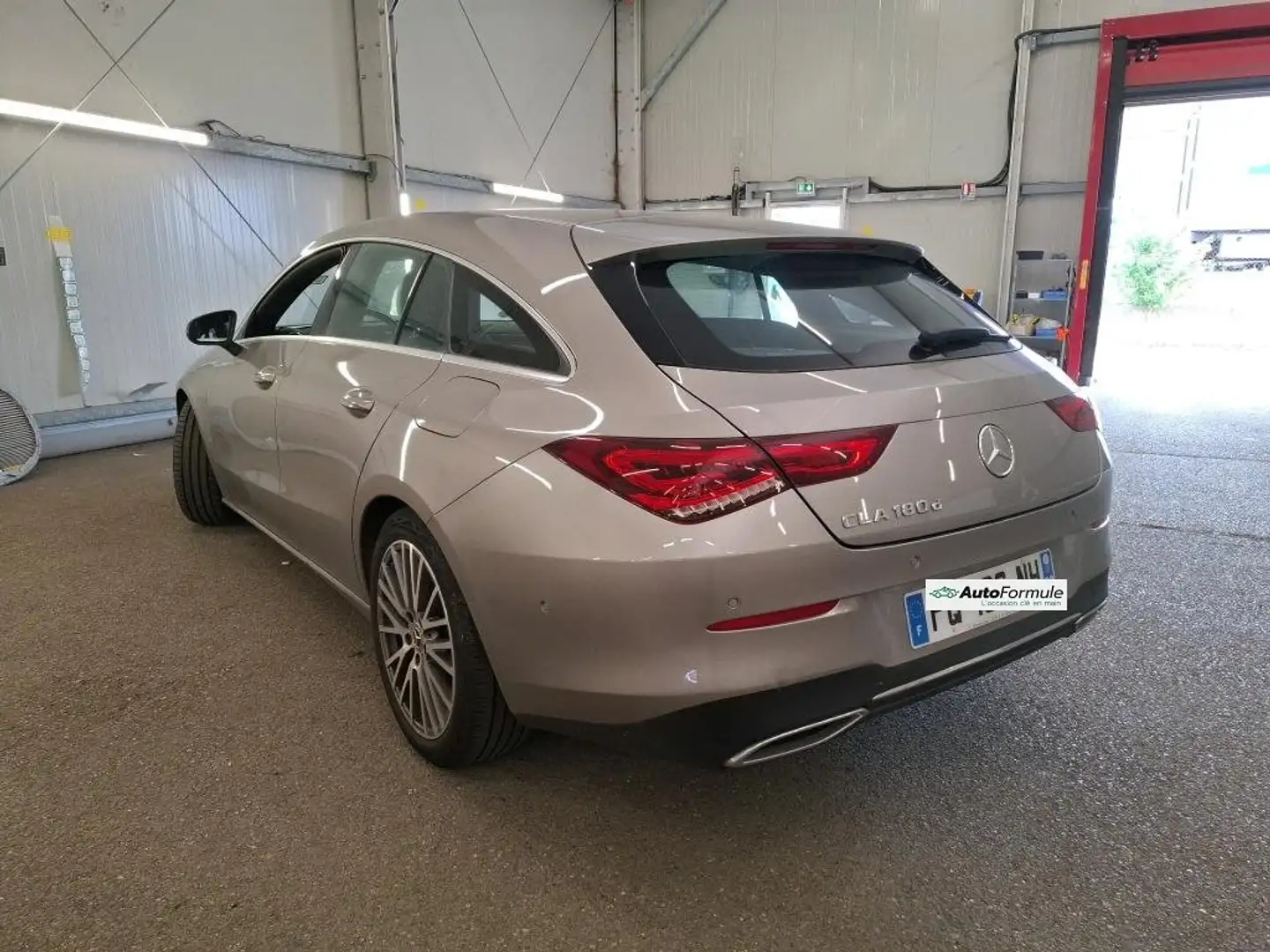 Mercedes-Benz CLA 180 II Shooting Brake 180 d 116ch Progressive Line Gris - 2