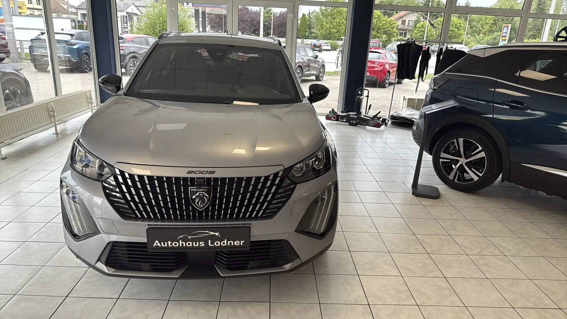 Peugeot 2008 Allure PureTech 100 Blanc - 2