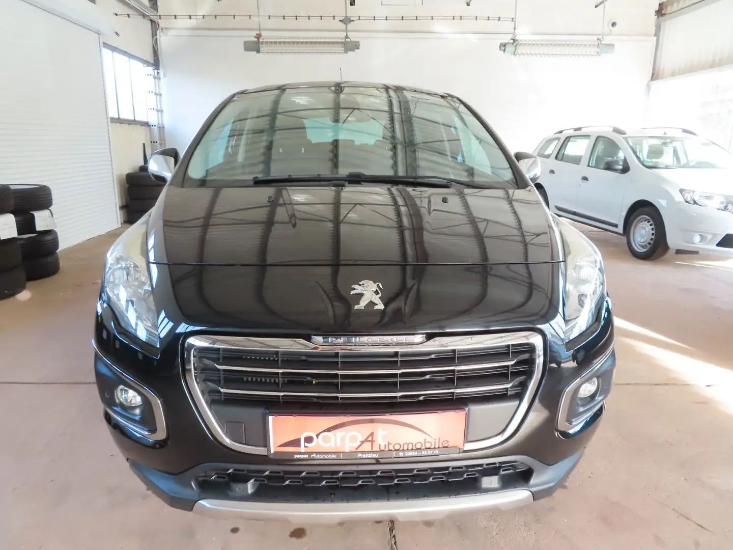 Peugeot 3008 Allure Schwarz - 2