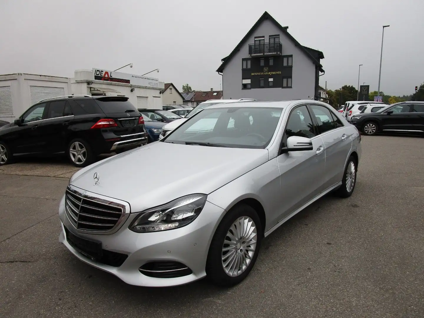 Mercedes-Benz E 200 CDI Lim. BE Elegance*LED*NAVI*PDC*8-FACH* Silber - 1