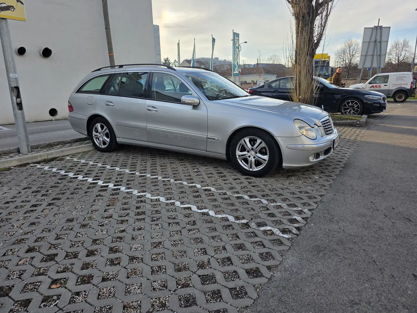 Mercedes-Benz E 270 E 270 T -Elegance CDI Aut. -Elegance Silber - 2