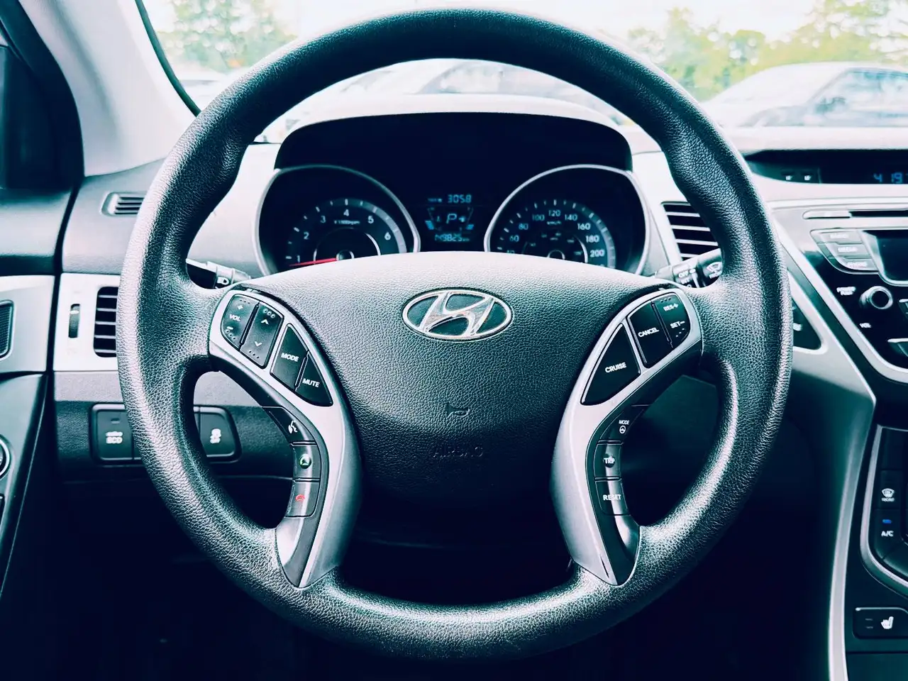 Hyundai ELANTRA fotografie Hyundai ELANTRA