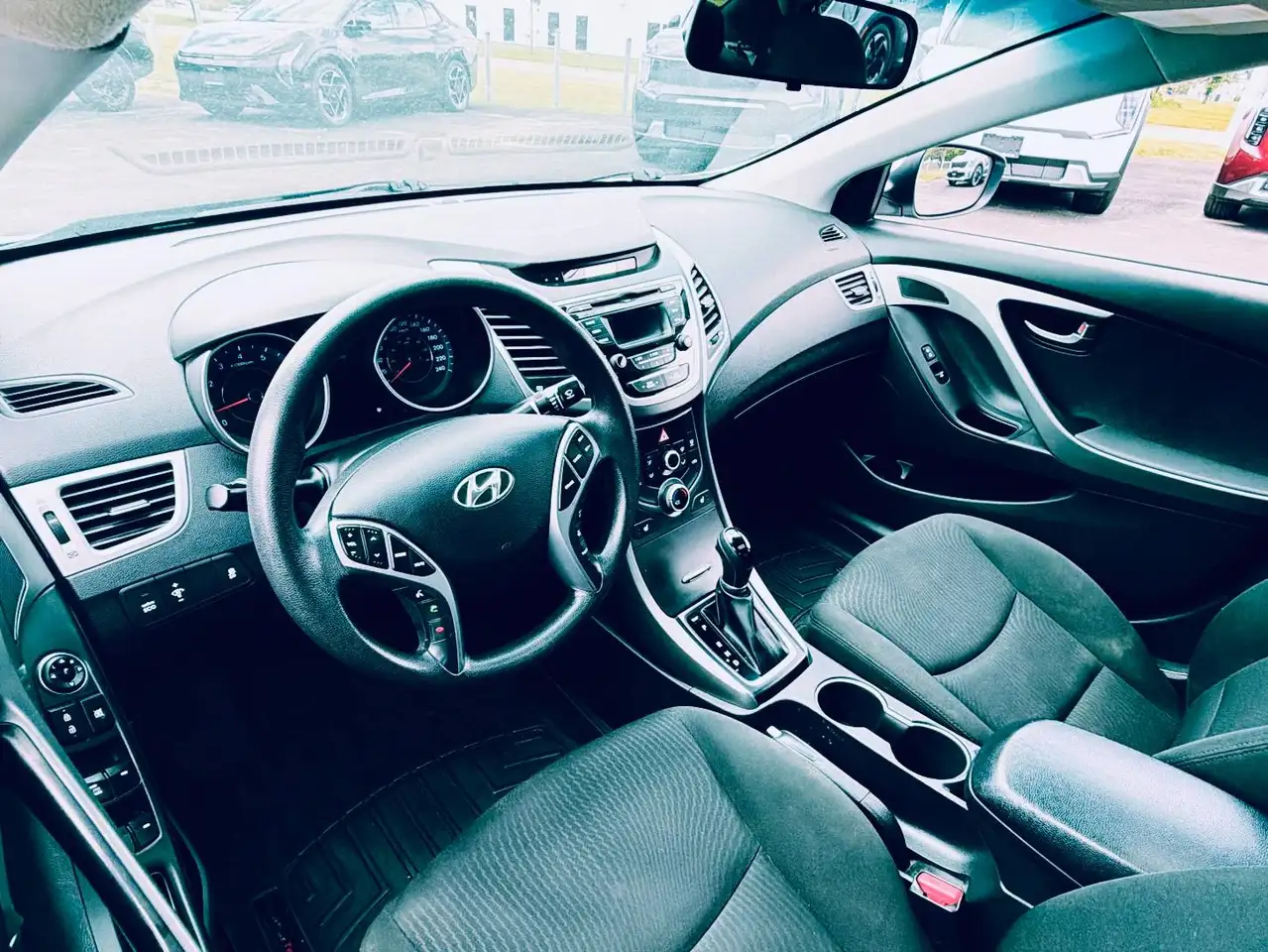 Hyundai ELANTRA fotografie Hyundai ELANTRA