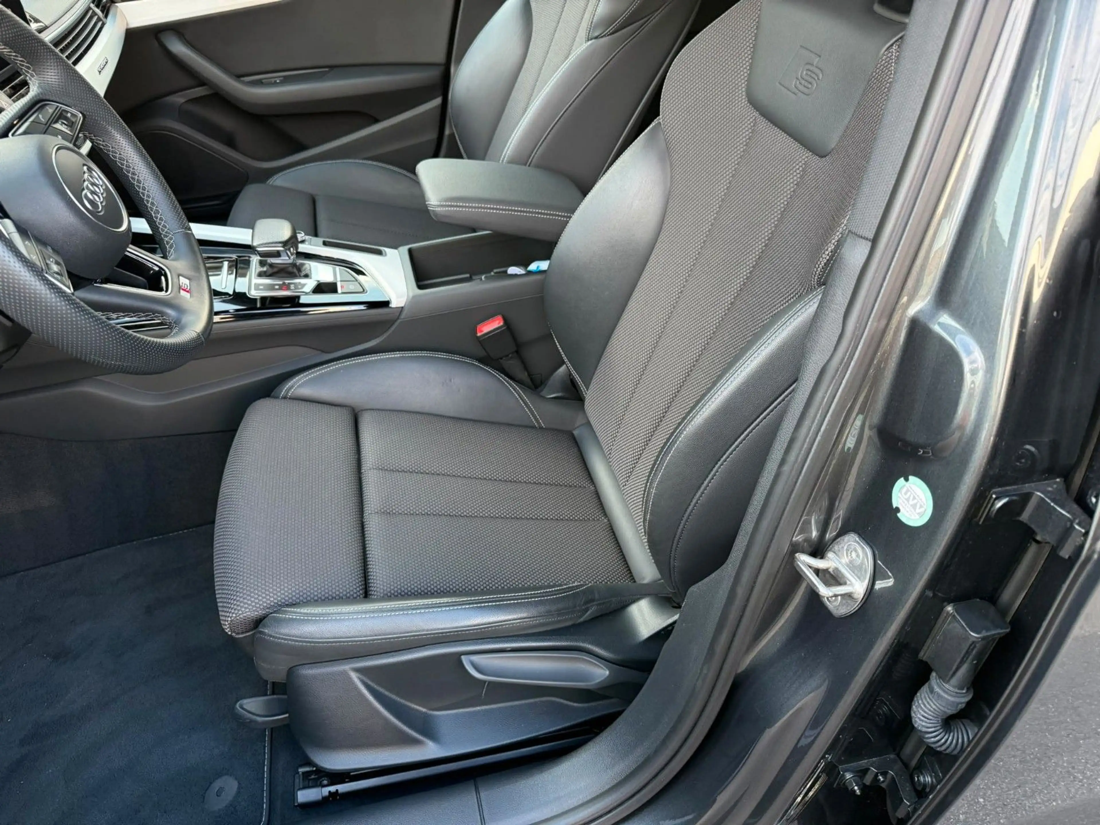 Audi A4 Avant 40 TDI quattro S line — photo 11