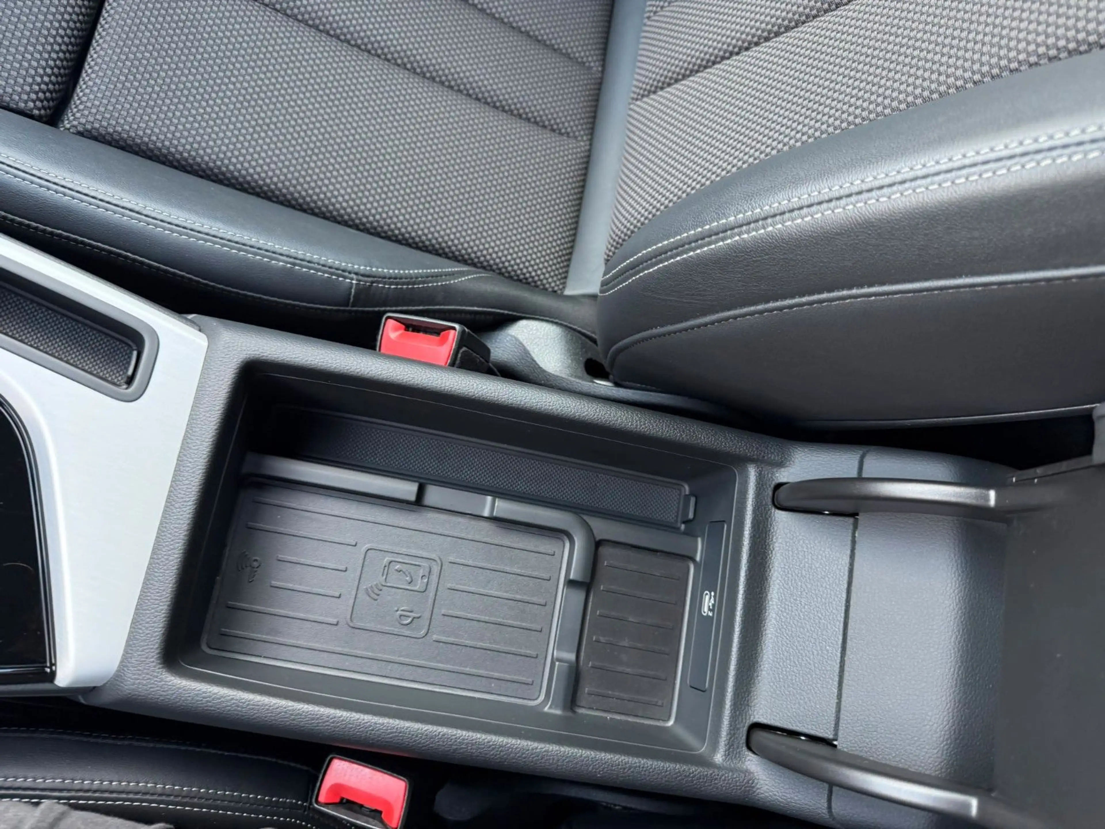 Audi A4 Avant 40 TDI quattro S line — photo 12