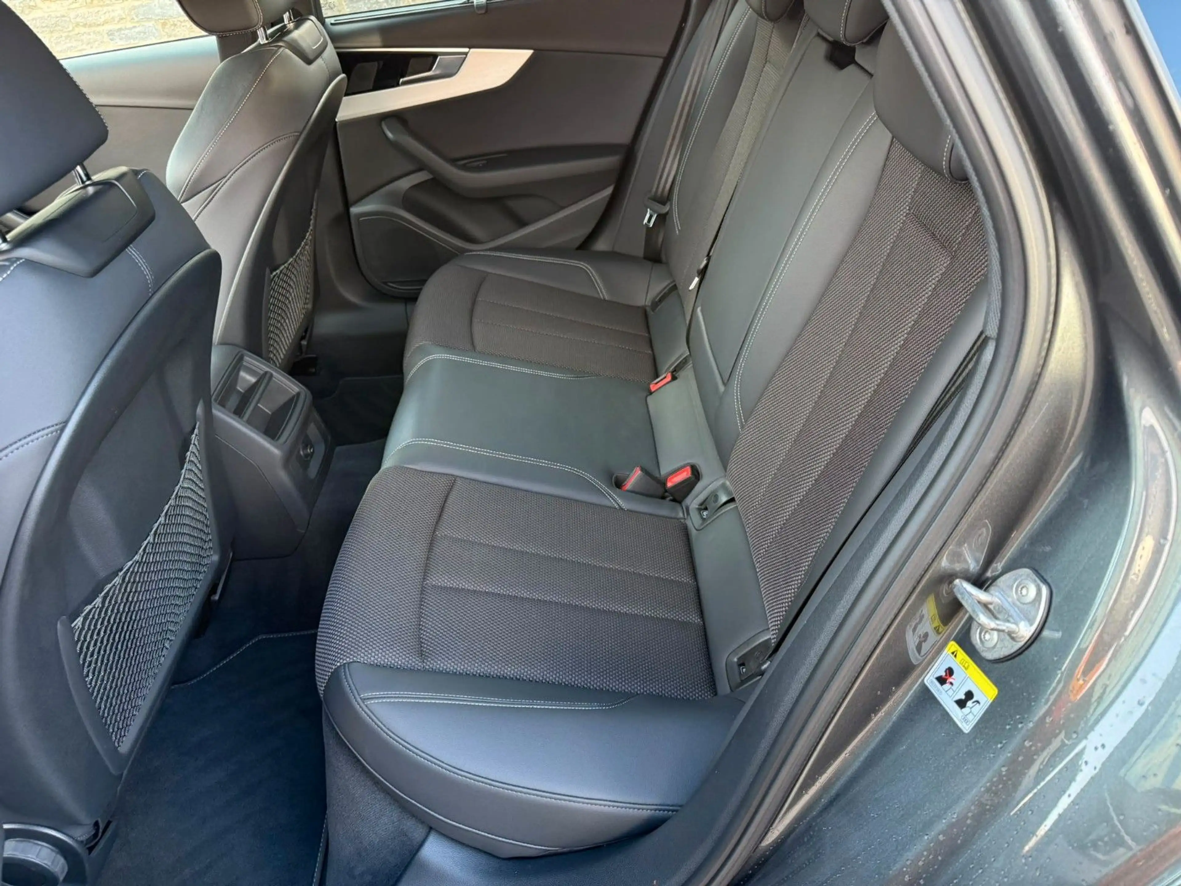 Audi A4 Avant 40 TDI quattro S line — photo 15