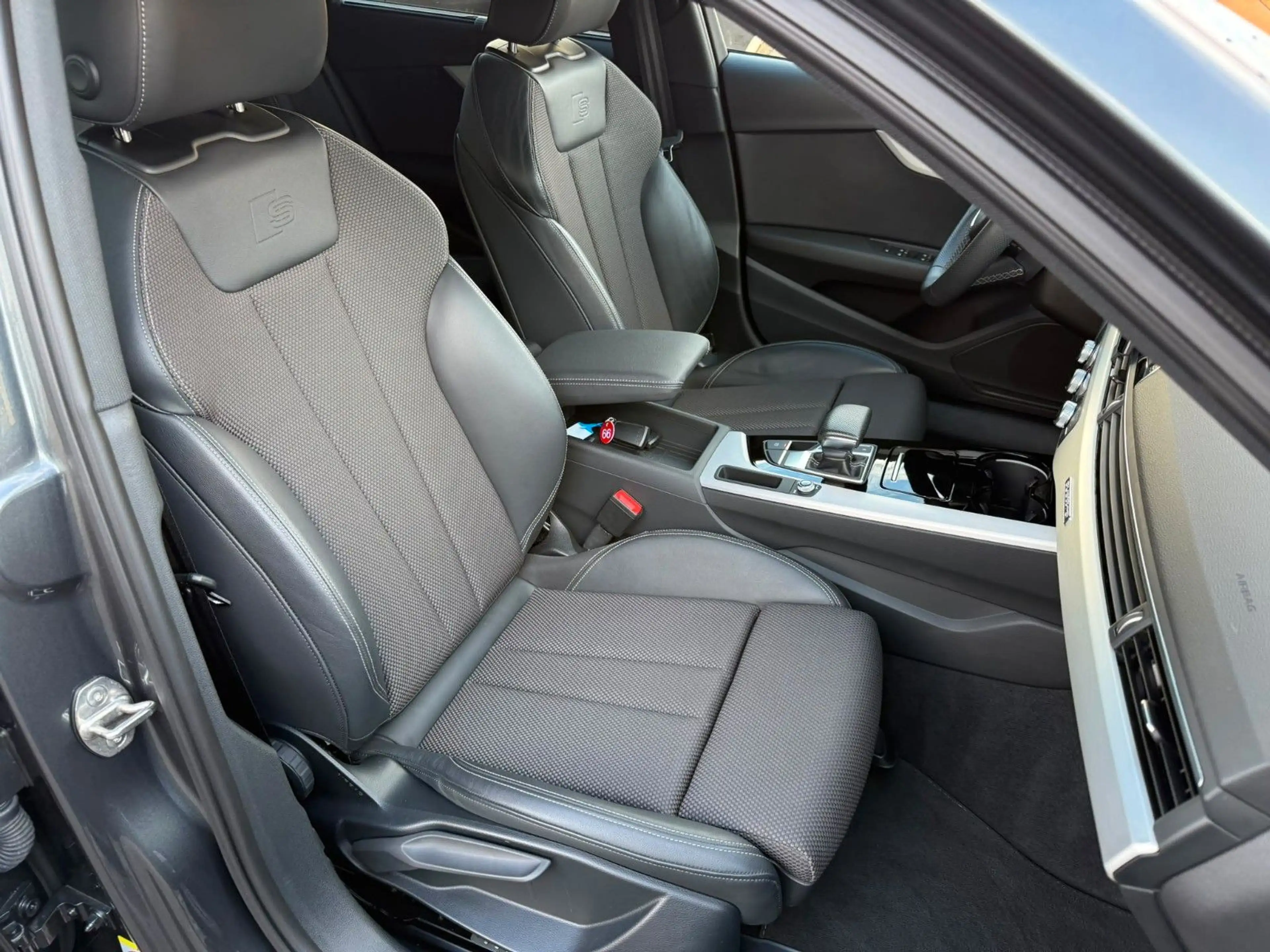Audi A4 Avant 40 TDI quattro S line — photo 14