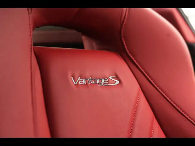 Aston Martin V8 Vantage S COUPE SPORTSHIFT II°STRATUS WHITE METALL