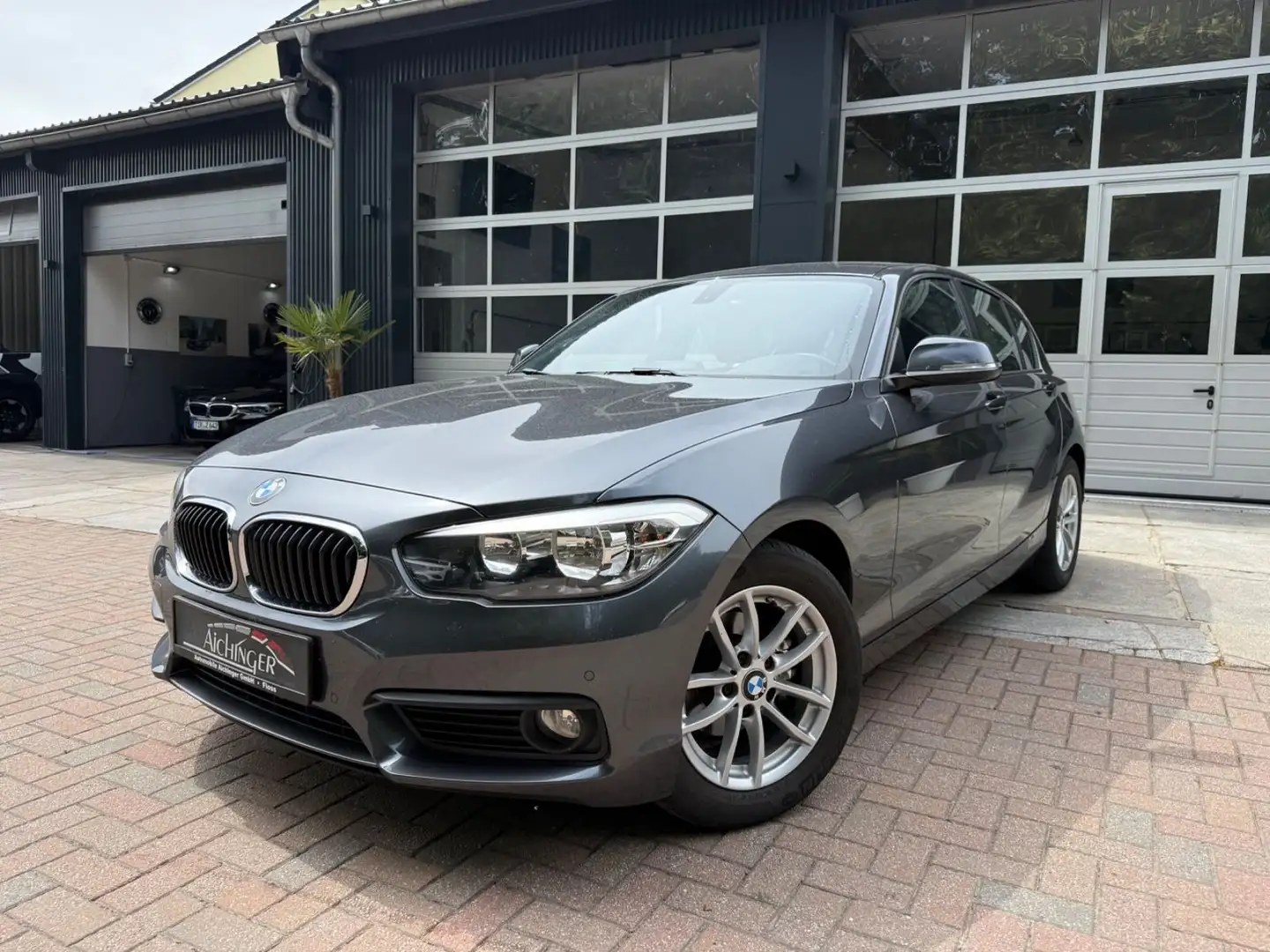 BMW 116 5-trg. 116 i Advantage Navigation 2.Hand Grau - 1