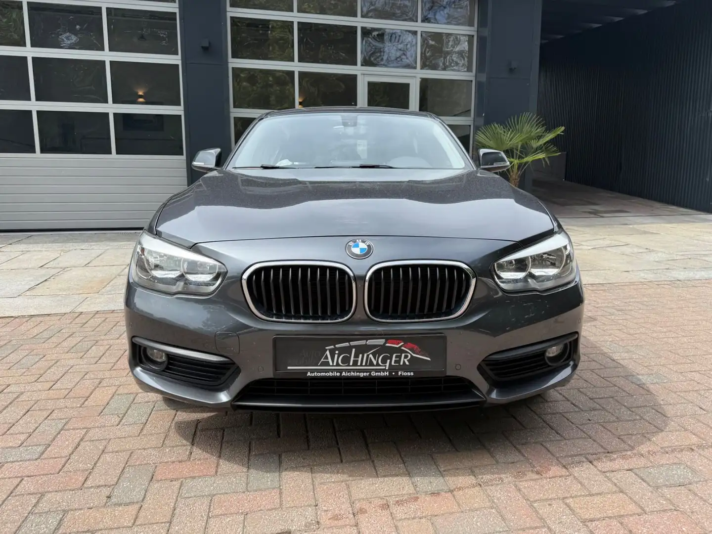 BMW 116 5-trg. 116 i Advantage Navigation 2.Hand Grau - 2