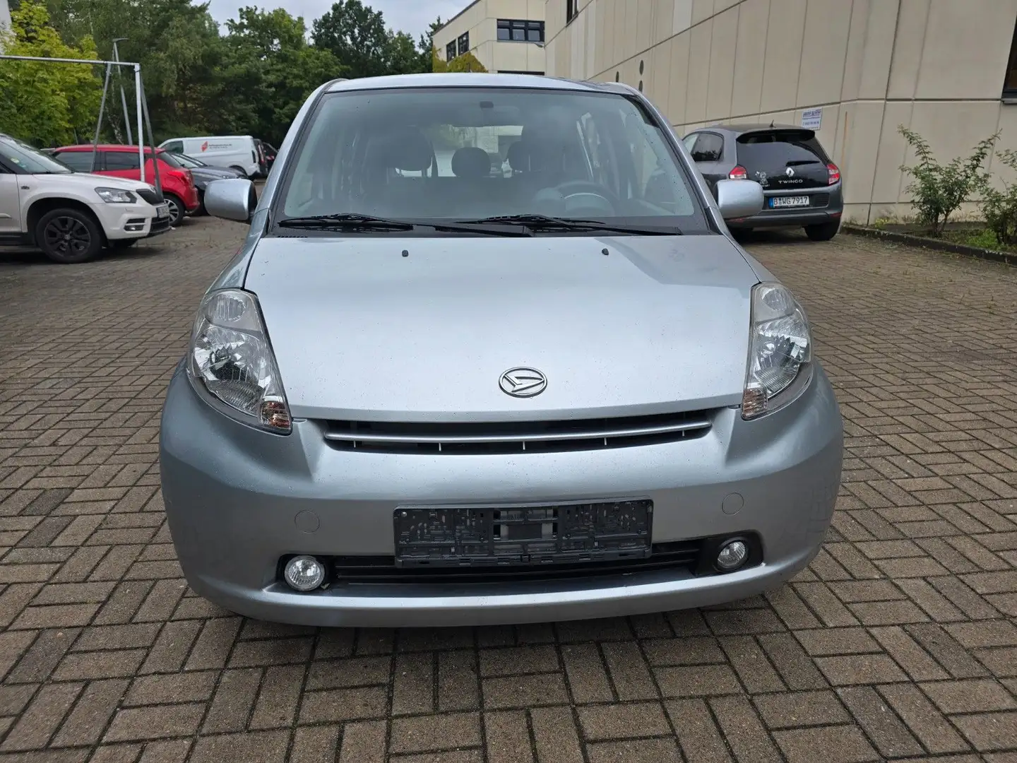 Daihatsu Sirion Argent - 1