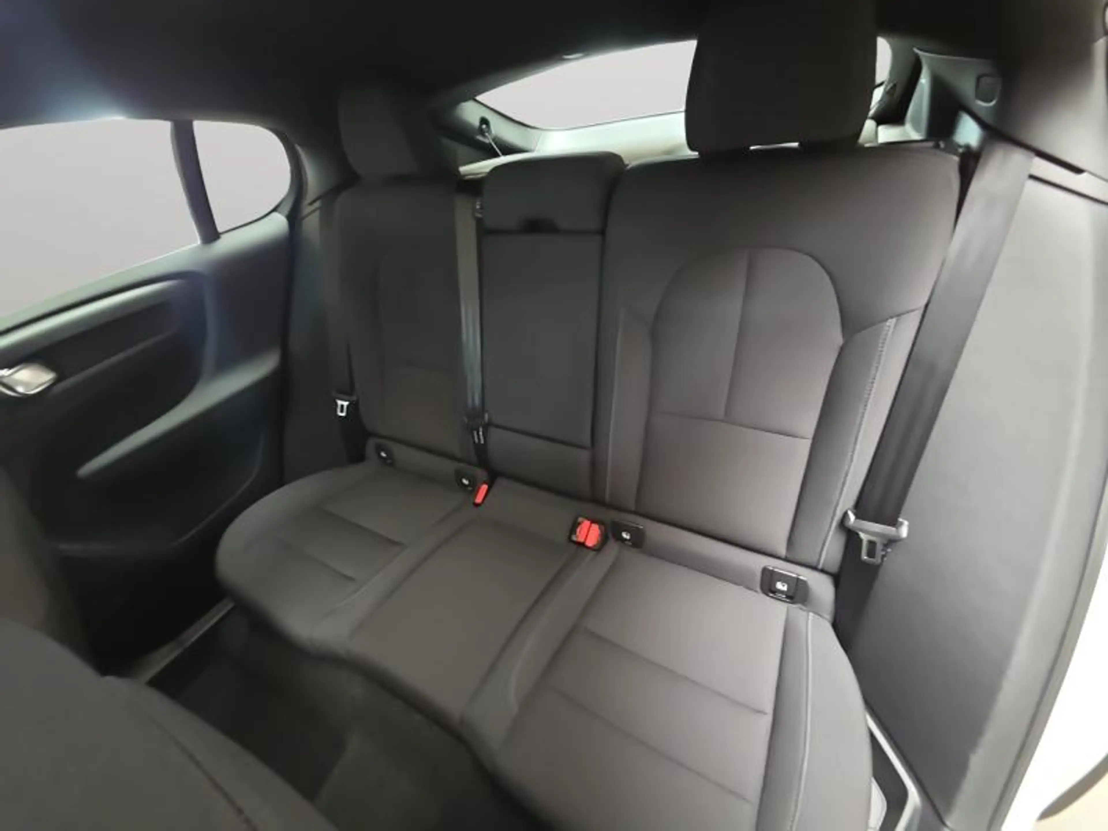 Volvo C40 Core Single Motor Extended Range — photo 13