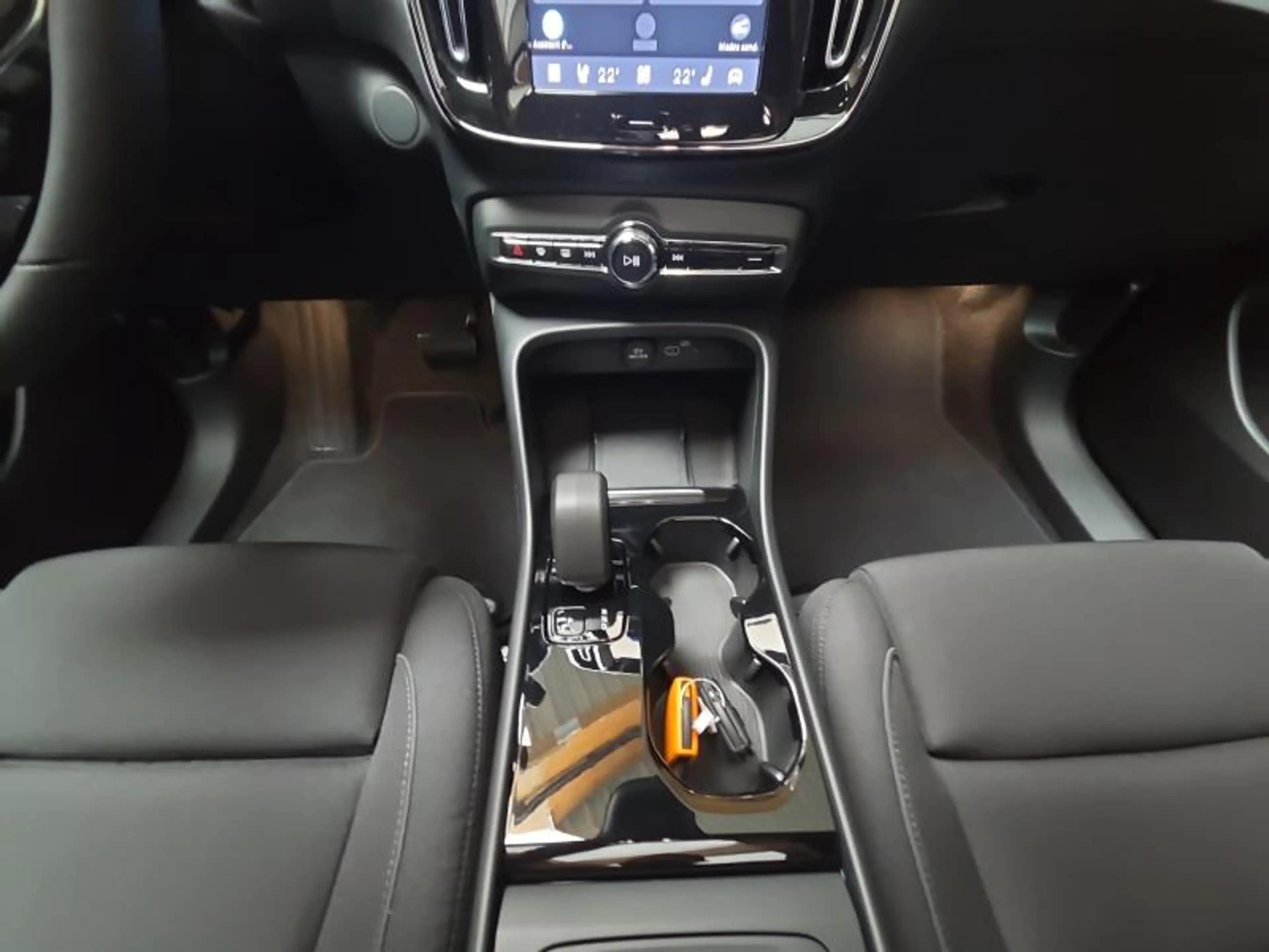 Volvo C40 Core Single Motor Extended Range — photo 11